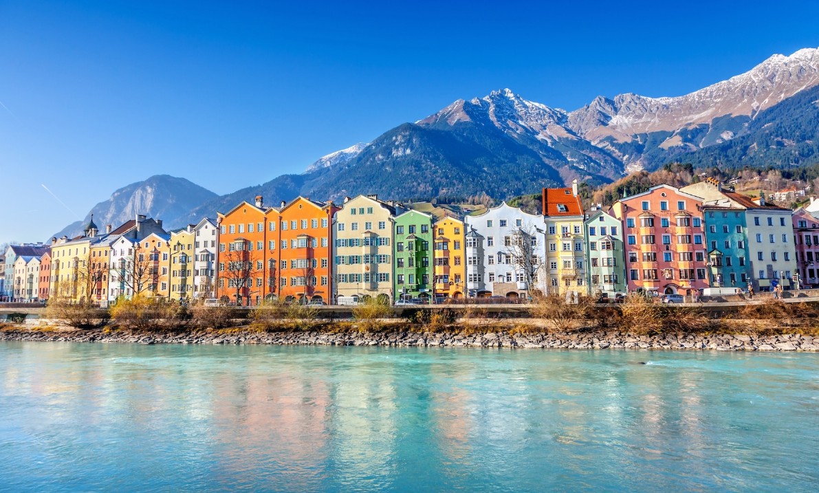 Amenities You’ll Actually Use in a Mountain-Adjacent City