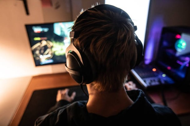 How Online Gaming Uses Virtual Worlds to Encourage Exploration
